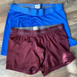 Mens Calvin Klein boxer briefs. Only wore once - no tags. Size medium.